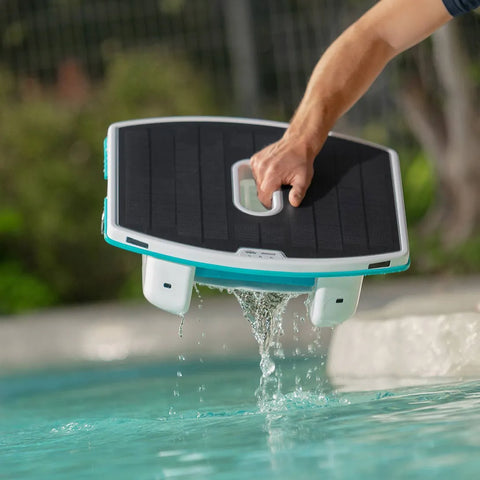 Dolphin Skimmi – Solar Powered Swimming Pool Skimmer